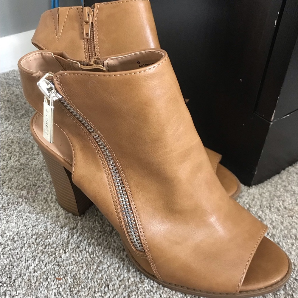 Express peep toe boot